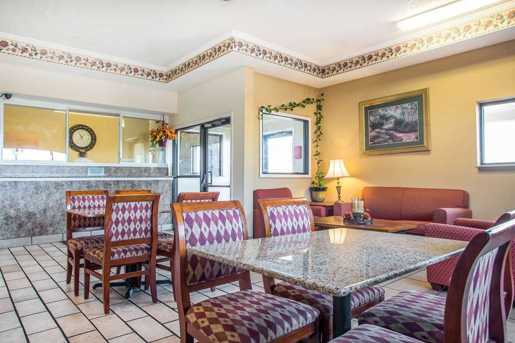 Red Lion Inn & Suites Caseyville Interior foto